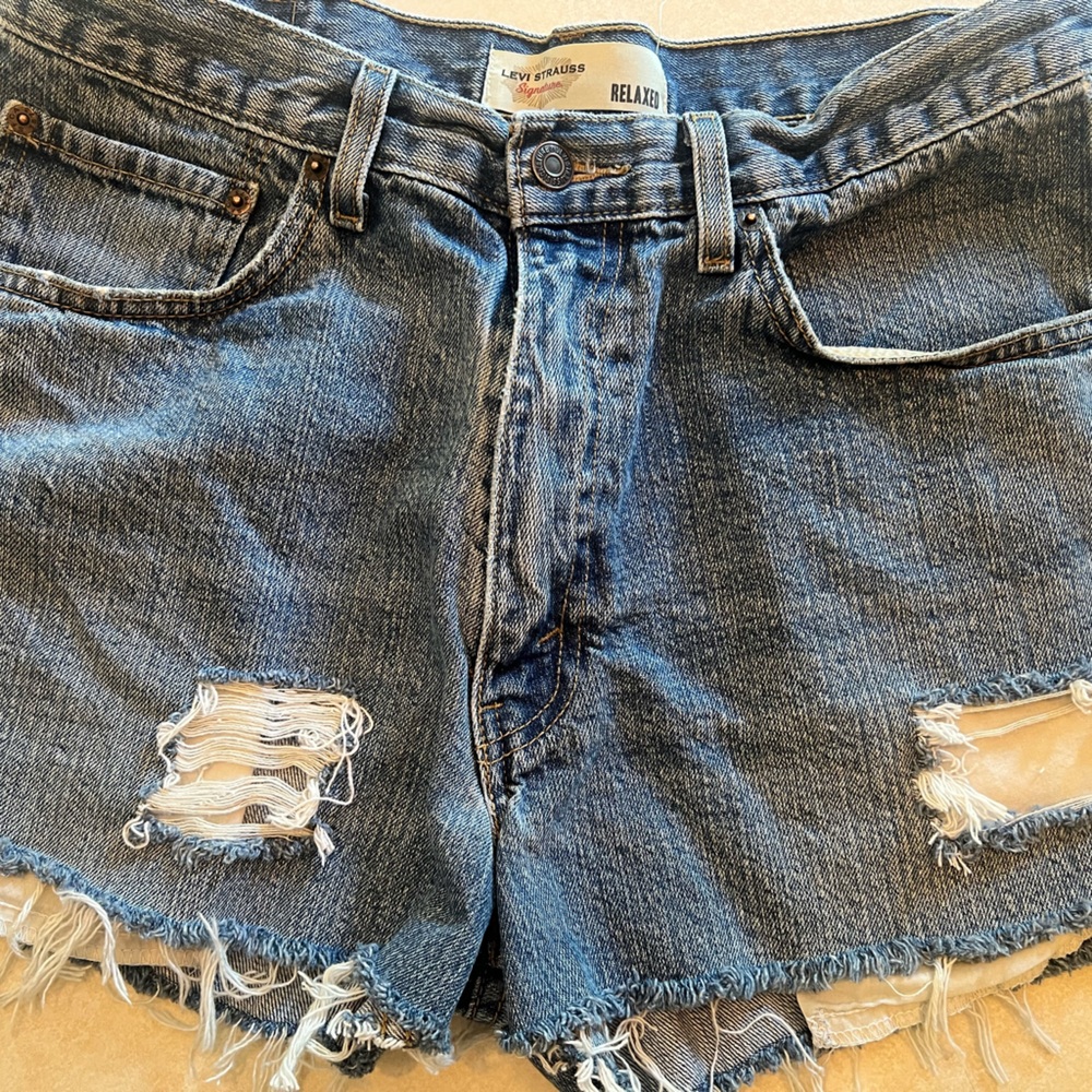 Levi’s signature cut‎ off denim shorts 34